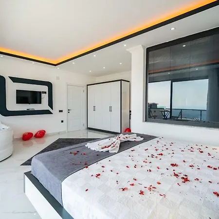 Kalkan'da Deniz Manzarali Villa Kas